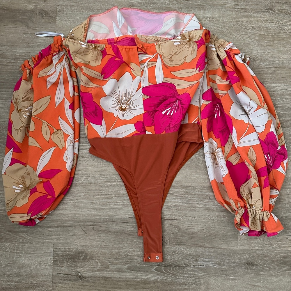 Women’s Lulu's colorful Floral bodysuit small